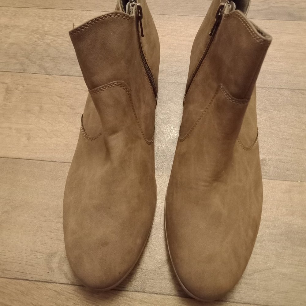 Suede Ankle Zip Boots  2 Zippers on Each Boot Made Columbia